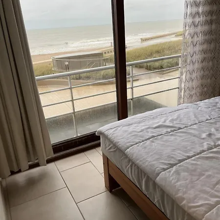 Met Zeezicht En Zicht Op Casino 아파트